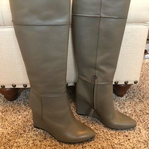 Tory Burch Linnett Grey Wedge Boots Size 7